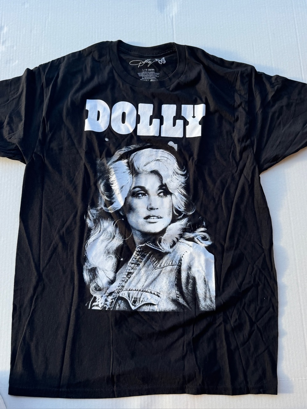 Dolly. Large. nwot. Black t-shirt